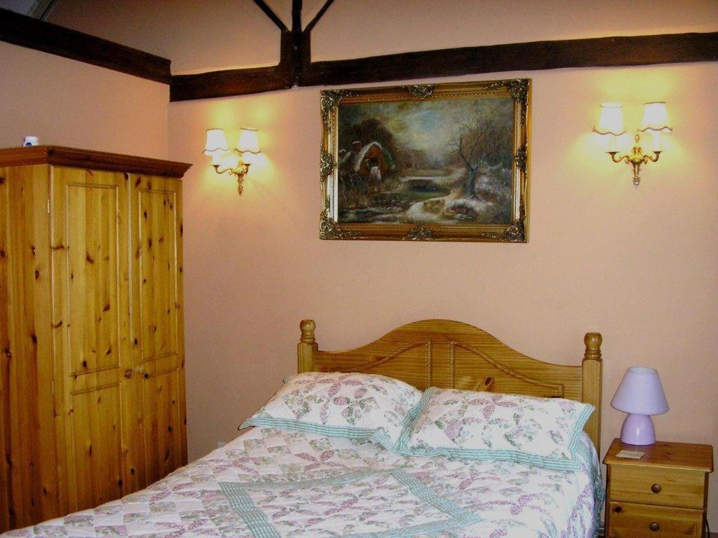 Oldlands Farm Villa Crawley  Room photo